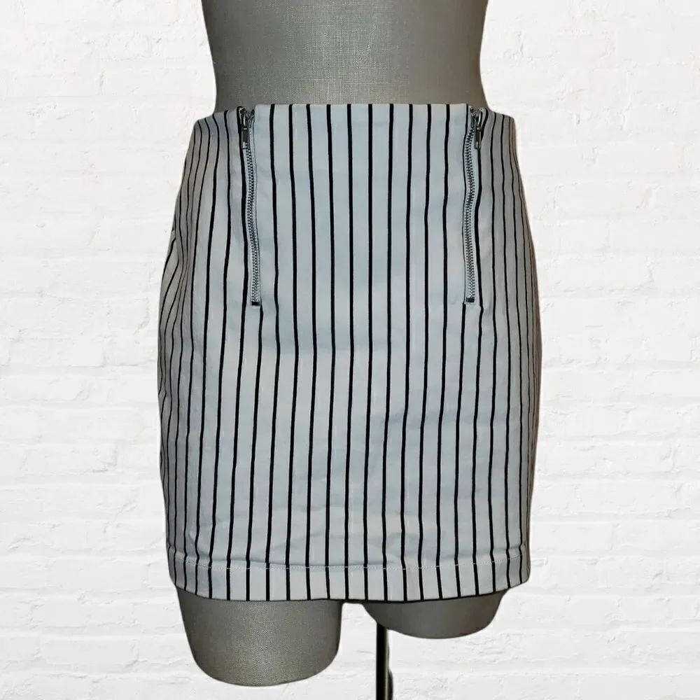 Forever 21 White and Black Striped Double Zip Skirt, Size Large